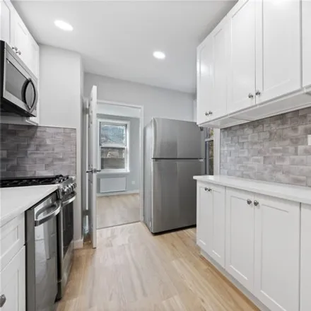 Image 2 - 140-11 33rd Avenue, New York, NY 11354, USA - Apartment for sale