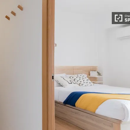 Rent this 5 bed room on Avinguda del Primat Reig in 58, 46010 Valencia