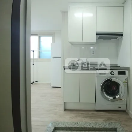 Rent this studio apartment on 서울특별시 관악구 봉천동 1668-3