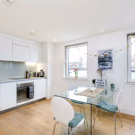 Rent this 3 bed apartment on 4 Tiltman Place in London, N7 7EF