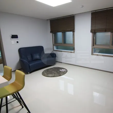 Rent this 1 bed apartment on 서울특별시 강남구 역삼동 690-41