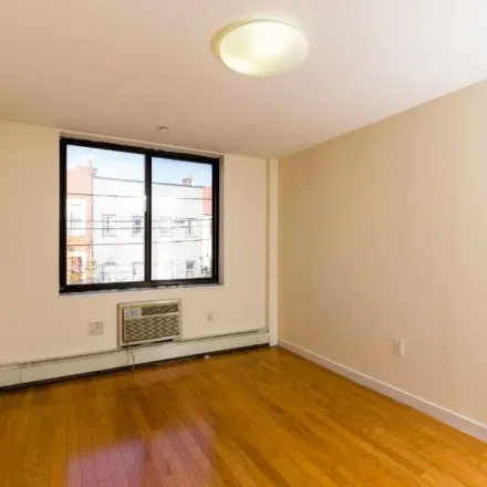 Image 5 - 928 Metropolitan Avenue, New York, NY 11211, USA - Apartment for rent