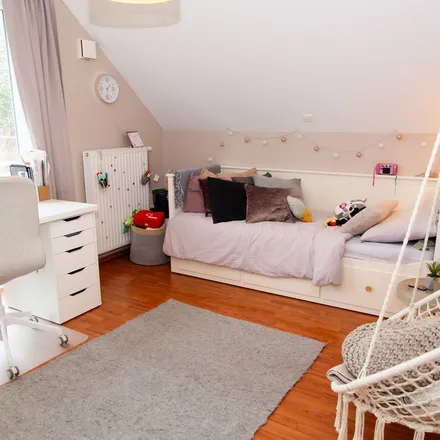 Rent this 5 bed duplex on Ulzburger Straße 42b in 22399 Hamburg, Germany