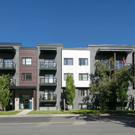 Image 2 - 1800 Avenue Victoria, Saint-Lambert, QC J4S 1R5, Canada - Apartment for rent