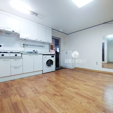 Rent this studio apartment on 서울특별시 성북구 동선동3가 160-1