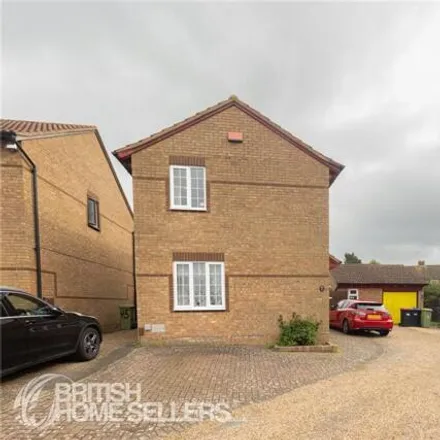 Buy this 3 bed house on Hexham Gardens in Bletchley, MK3 5EX