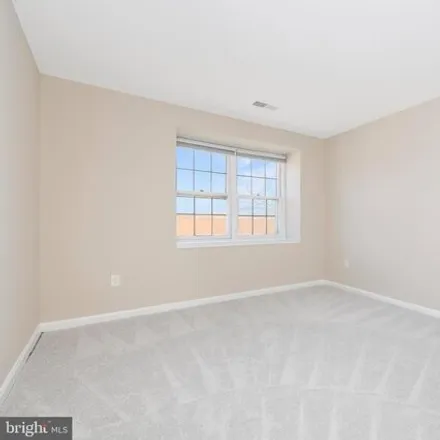Image 6 - 714 Quince Orchard Boulevard, Brown, Gaithersburg, MD 20899, USA - Condo for sale