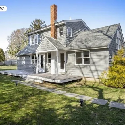 Rent this 3 bed house on 305 Montauk Highway in Amagansett, East Hampton