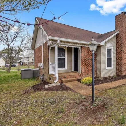 Buy this 3 bed house on 3101 Country Lawn Drive in Cherry Hills, Nashville-Davidson
