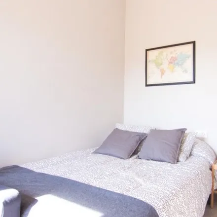 Rent this 6 bed apartment on Vetnatura Centro Veterinario in Carrer de Ciscar, 46005 Valencia