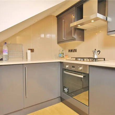 Image 2 - Stile Hall Gardens, Strand-on-the-Green, London, W4 3BP, United Kingdom - Apartment for rent