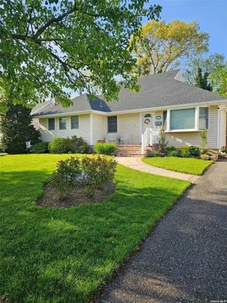 Buy this 4 bed house on 2967 Morgan Drive in North Wantagh, NY 11793