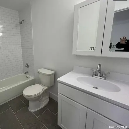 Image 4 - 3240 Olinville Avenue, New York, NY 10467, USA - Apartment for rent