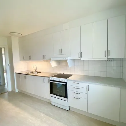 Rent this 1 bed apartment on Trädgårdsgatan in 613 30 Oxelösund, Sweden