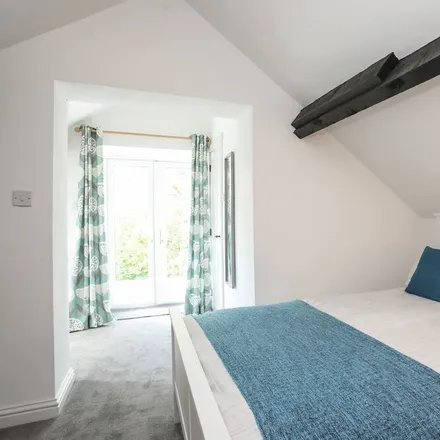 Rent this 2 bed duplex on Pentir in LL56 4QD, United Kingdom
