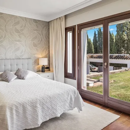 Rent this 4 bed house on Mezquita de Marbella in Bulevar del Príncipe Alfonso de Hohenlohe, 29602 Marbella