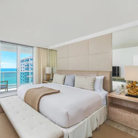 Rent this 3 bed condo on Miami Beach
