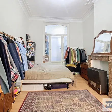 Rent this 1 bed apartment on Rue de Savoie - Savoiestraat 66 in 1060 Saint-Gilles - Sint-Gillis, Belgium