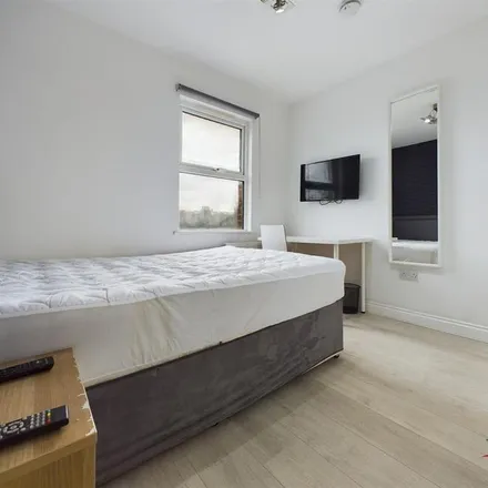Image 9 - Station Road, London, NW10 4XA, United Kingdom - Apartment for rent