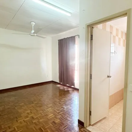 Rent this 4 bed apartment on Jalan Setia Indah U13/11F in Setia Alam, 40170 Shah Alam
