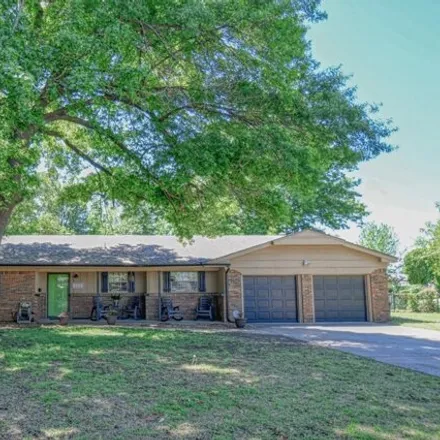 Buy this 4 bed house on 383 Westside Drive in Norman, OK 73069