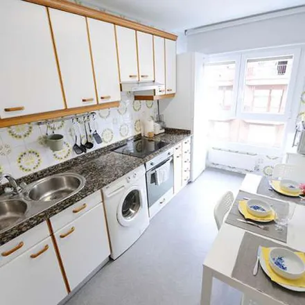 Rent this 4 bed apartment on Aurelio Arteta Margolariaren kalea in 1, 48004 Bilbao