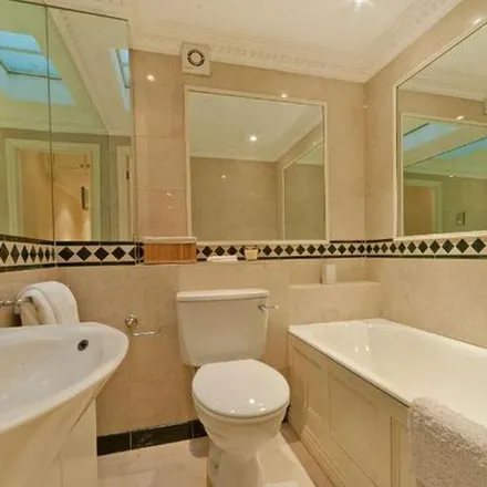 Rent this 3 bed duplex on Quality Hotel Hampstead in 5 Frognal, London