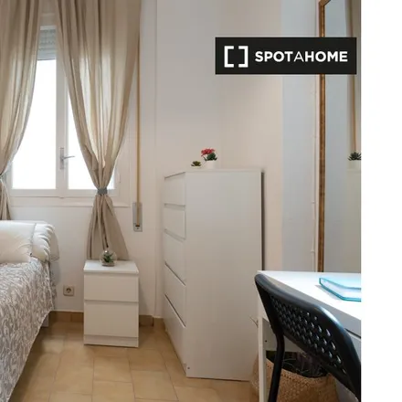 Rent this 6 bed room on Madrid in Santander Bank, Calle de Fernández de la Hoz