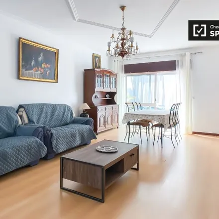 Rent this 5 bed apartment on unnamed road in 2780-105 Oeiras, Portugal