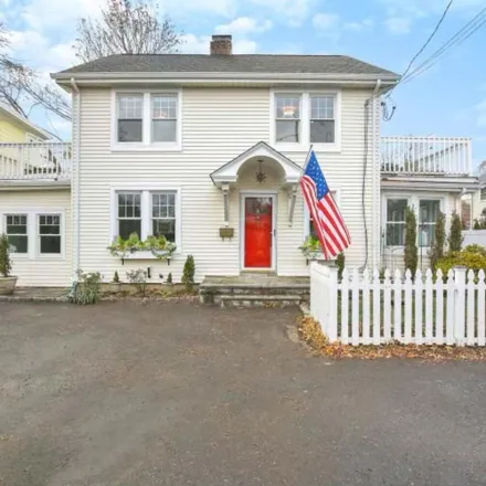 Rent this 3 bed house on 3 Oakland Terrace in Darien, CT 06820