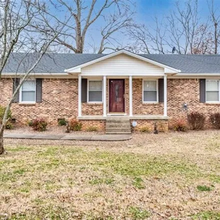 Buy this 3 bed house on 704 Wildwood Dr in Russellville, Kentucky