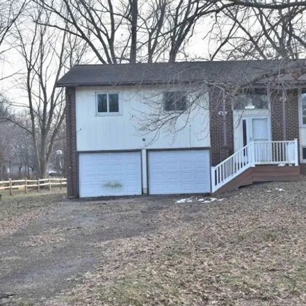 Buy this 3 bed house on 144 Lakeland Drive in Galesburg, IL 61401