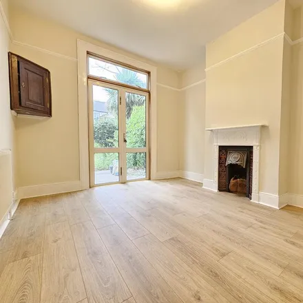 Image 5 - Lodge Road, London, NW4 4DG, United Kingdom - Townhouse for rent