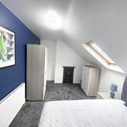 Rent this 1 bed apartment on Back Norman Mount in Leeds, LS5 3JG