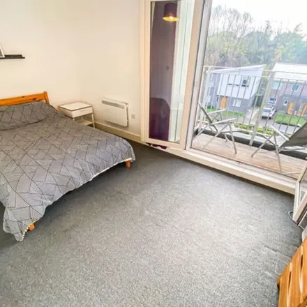 Rent this 2 bed apartment on Oxford - Cambridge Terrace in Gateshead, NE8 1QQ