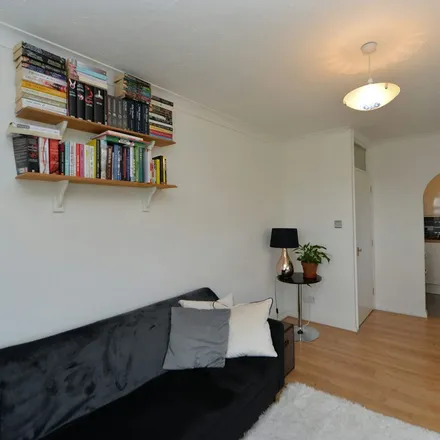 Image 5 - 28 Chelveston Crescent, Southampton, SO16 5SA, United Kingdom - Apartment for rent