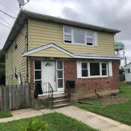 Rent this 3 bed house on 9 Ivy Street in Village of Farmingdale, NY 11735