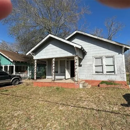 Buy this 2 bed house on 998 Campus Avenue in Beaumont, TX 77705