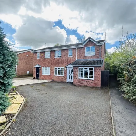Rent this 3 bed duplex on Cheriton Grove in South Staffordshire, WV6 7SP