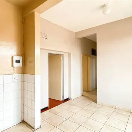 Image 2 - Yeo Street, Yeoville, Johannesburg, 2001, South Africa - Apartment for rent