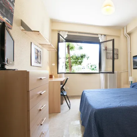 Rent this 6 bed room on Madsegs Tour in Paseo de la Virgen del Puerto, 45