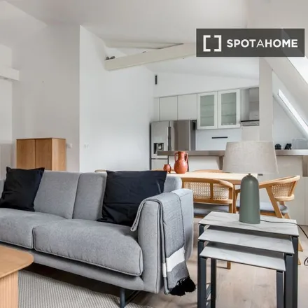 Rent this 3 bed apartment on 92 Boulevard Flandrin in 75116 Paris, France