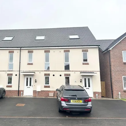 Rent this 3 bed townhouse on Kingfisher Drive in Lydney, GL15 5GY