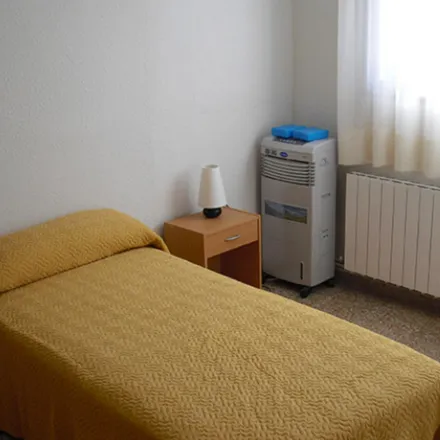 Rent this 5 bed room on Carrer de Rodríguez Cepeda in 20, 46021 Valencia
