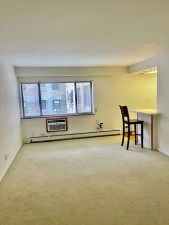 Image 2 - 611 W Patterson Ave Apt 315, Chicago, Illinois, 60613 - House for rent