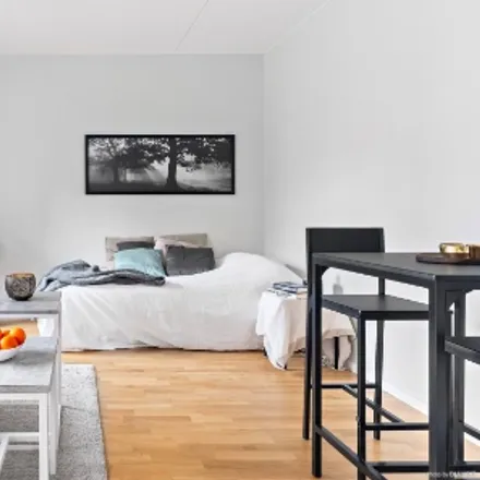 Rent this 1 bed condo on Hedtångsvägen in 436 53 Göteborgs Stad, Sweden