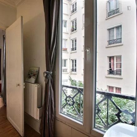 Image 5 - 20 Rue Saint-Lazare, 75009 Paris, France - Apartment for rent