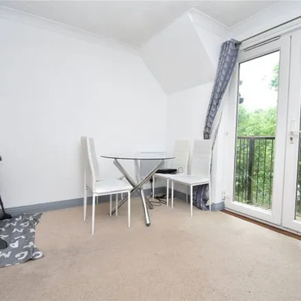Image 9 - Gould Close, Newbury, RG14 5QN, United Kingdom - Apartment for rent