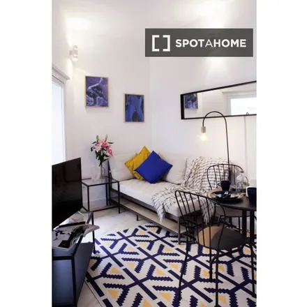 Rent this 3 bed room on Madrid in Parroquia Santa María del Silencio, Calle de Raimundo Fernández Villaverde