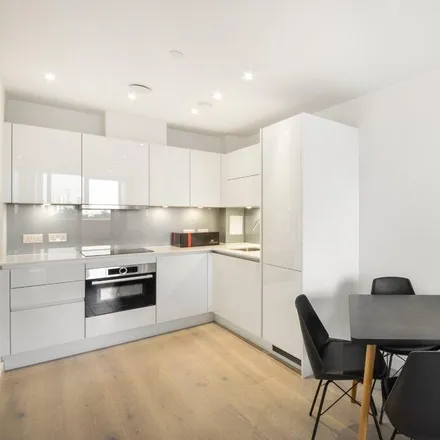 Image 2 - East Tower, 3 City North Place, London, N4 3FS, United Kingdom - Apartment for rent